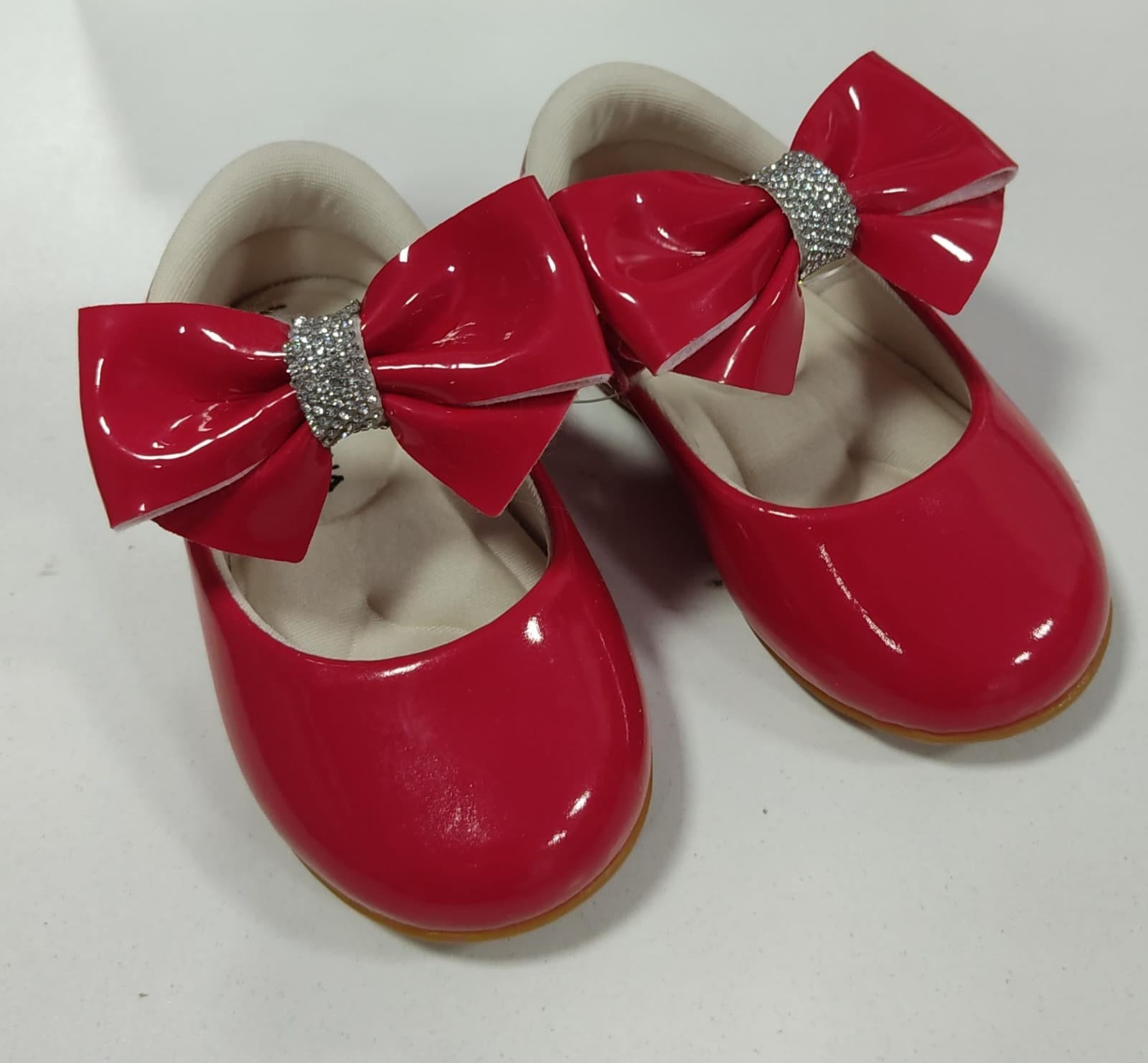Sapatinho Vermelho de Verniz com Lacinho e Strass para Batizado