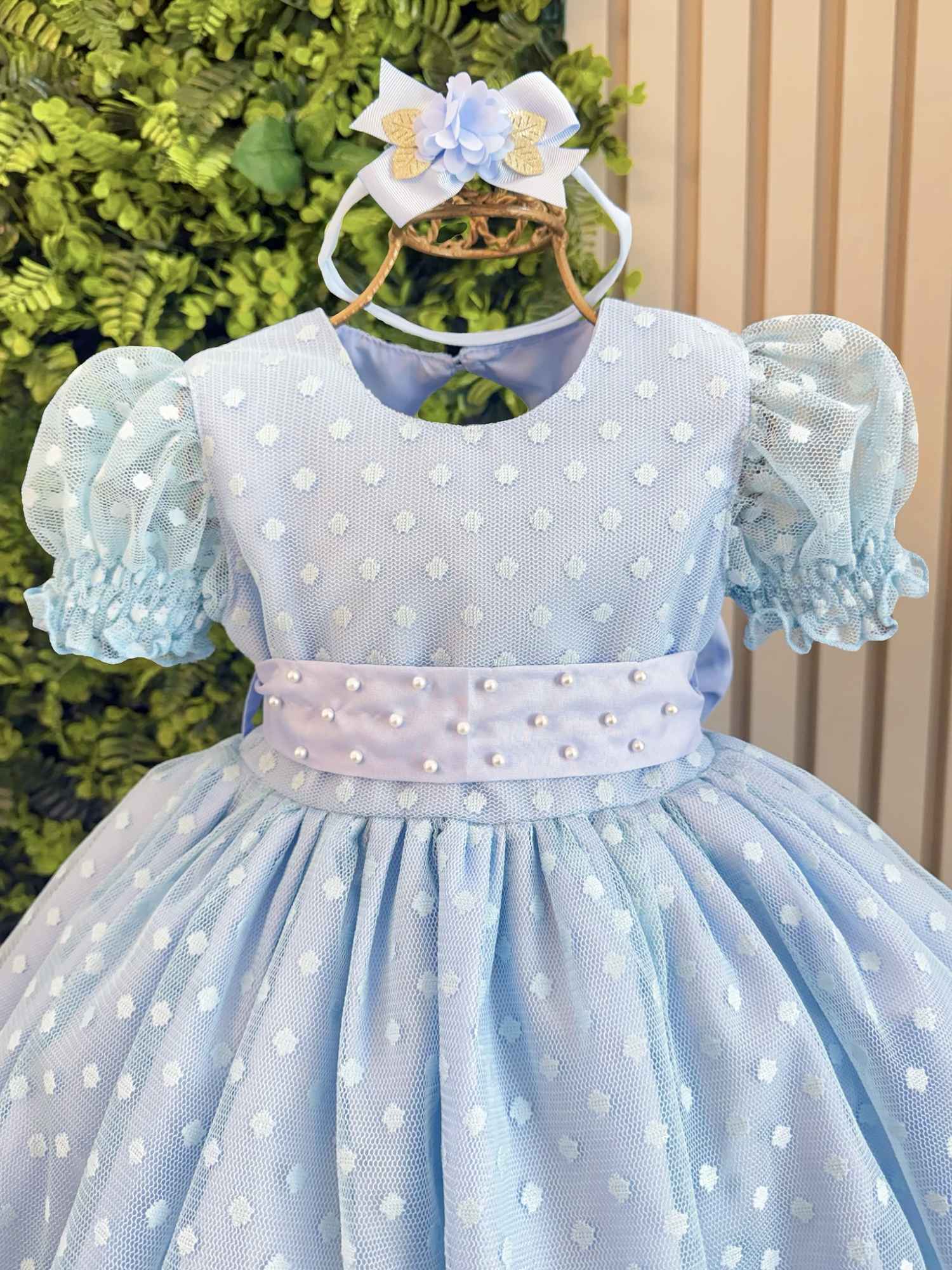 Vestido Bebê Azul Claro Com Poá e Detalhes em Pérolas para Festas