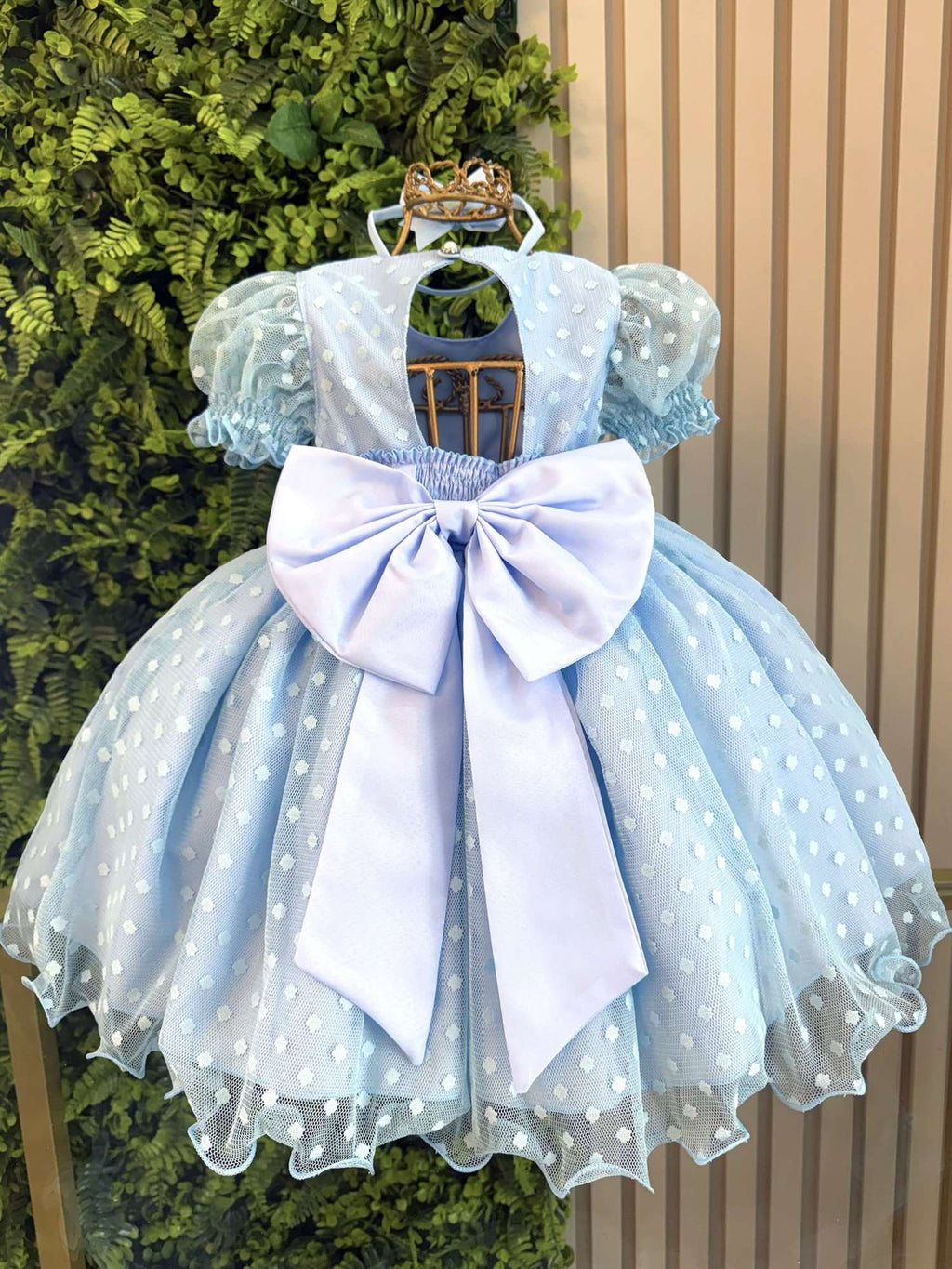 Vestido Bebê Azul Claro Com Poá e Detalhes em Pérolas para Festas