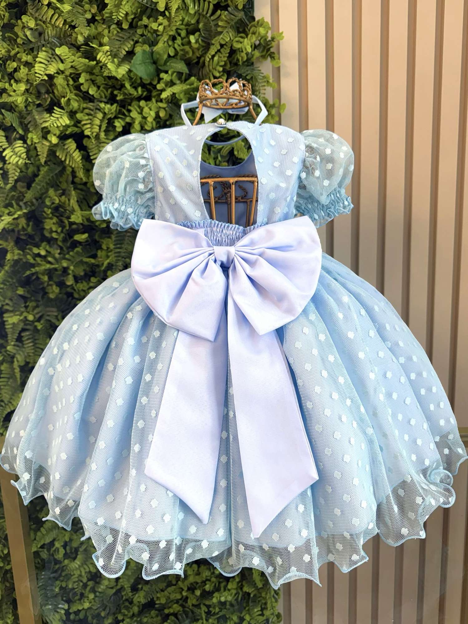 Vestido Bebê Azul Claro Com Poá e Detalhes em Pérolas para Festas