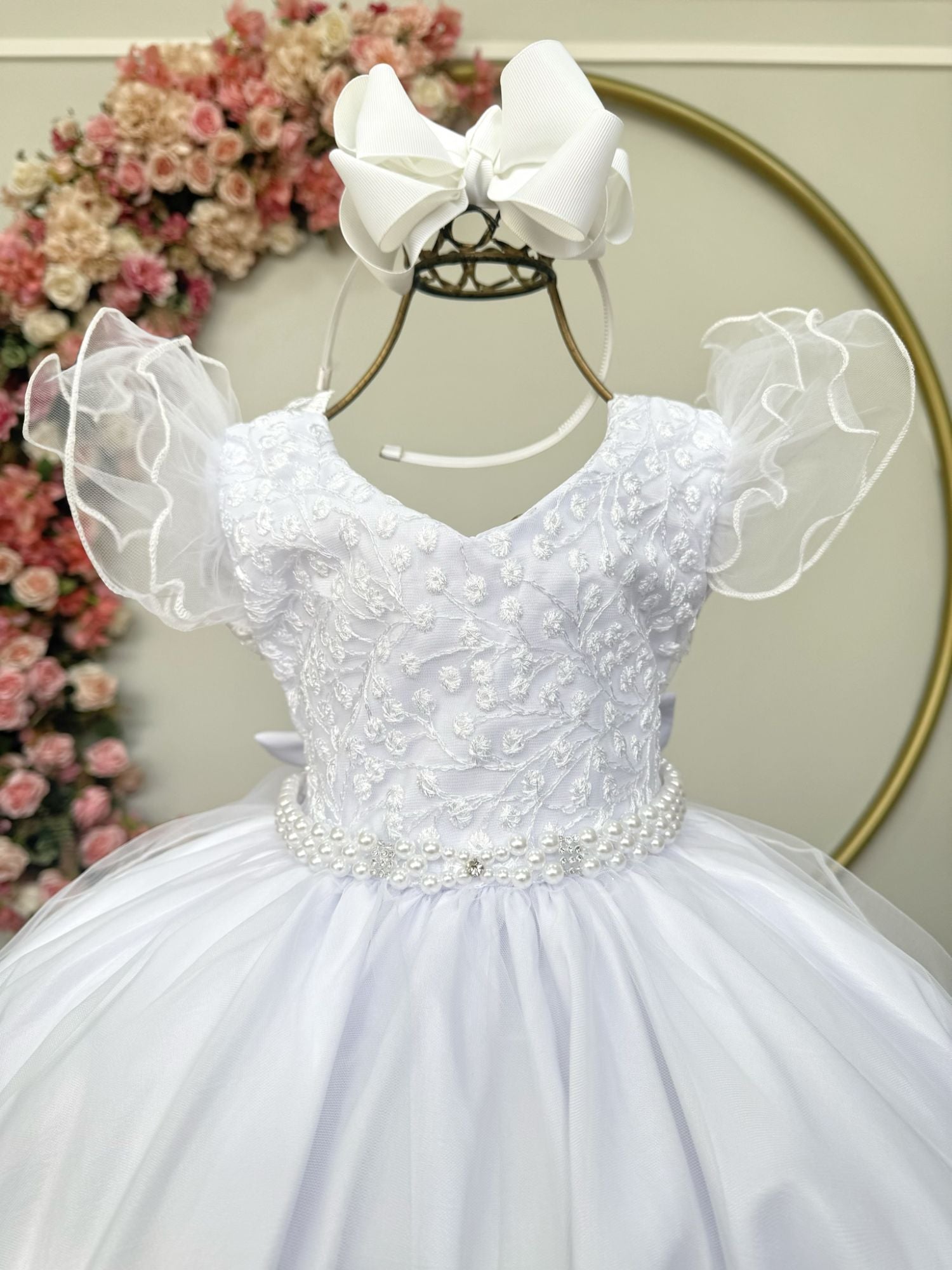 Vestido Infantil Branco com Renda e Detalhes em Pérolas e Strass