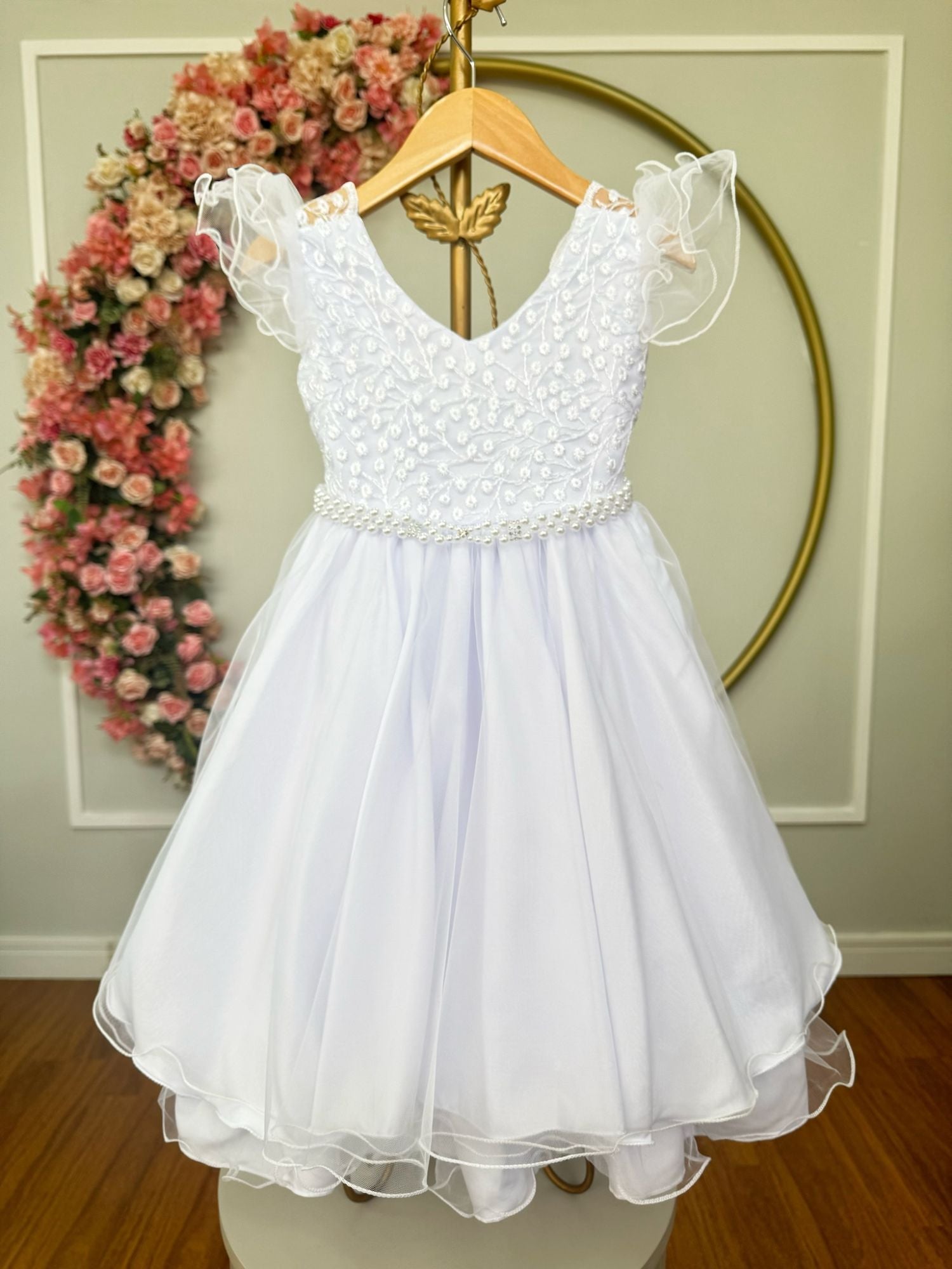 Vestido Infantil Branco com Renda e Detalhes em Pérolas e Strass