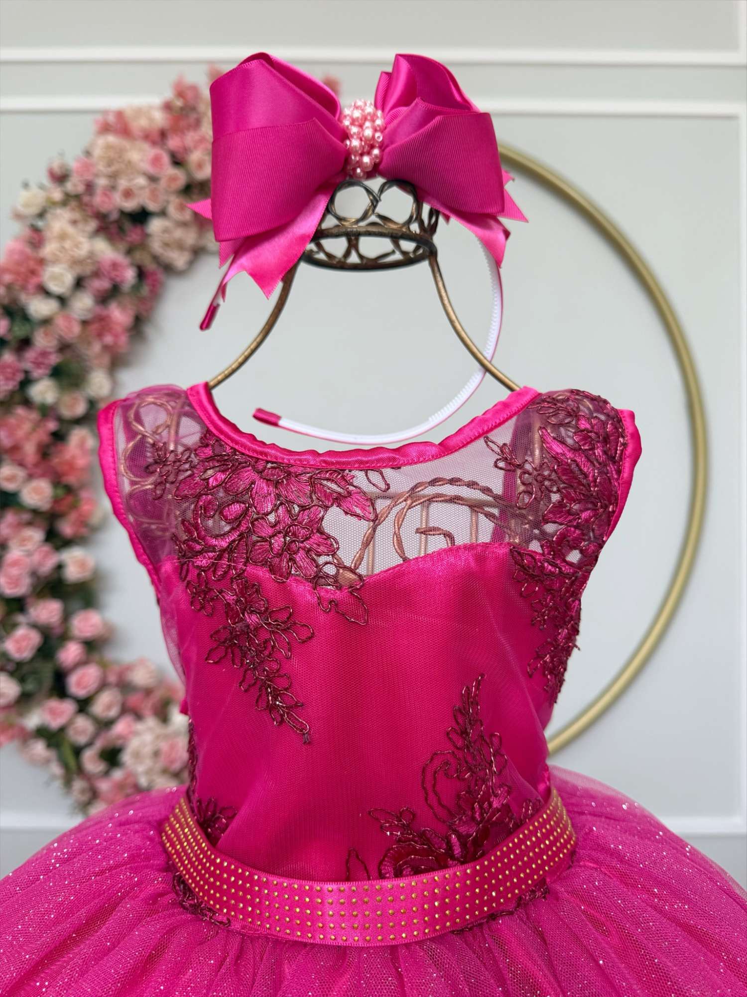 Vestido Infantil Rosa com Renda e Saia Brilhante com Cinto de Strass
