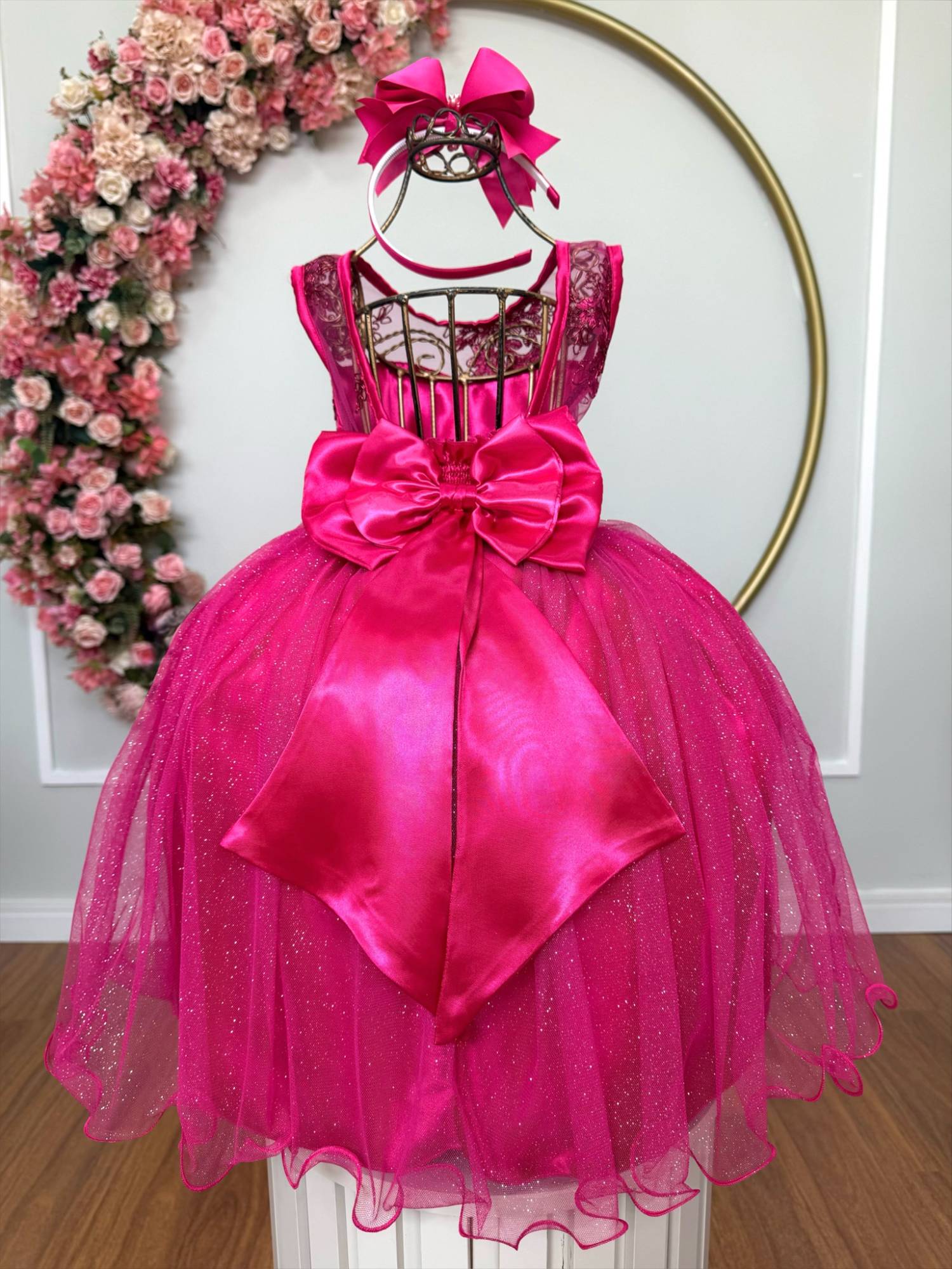 Vestido Infantil Rosa com Renda e Saia Brilhante com Cinto de Strass