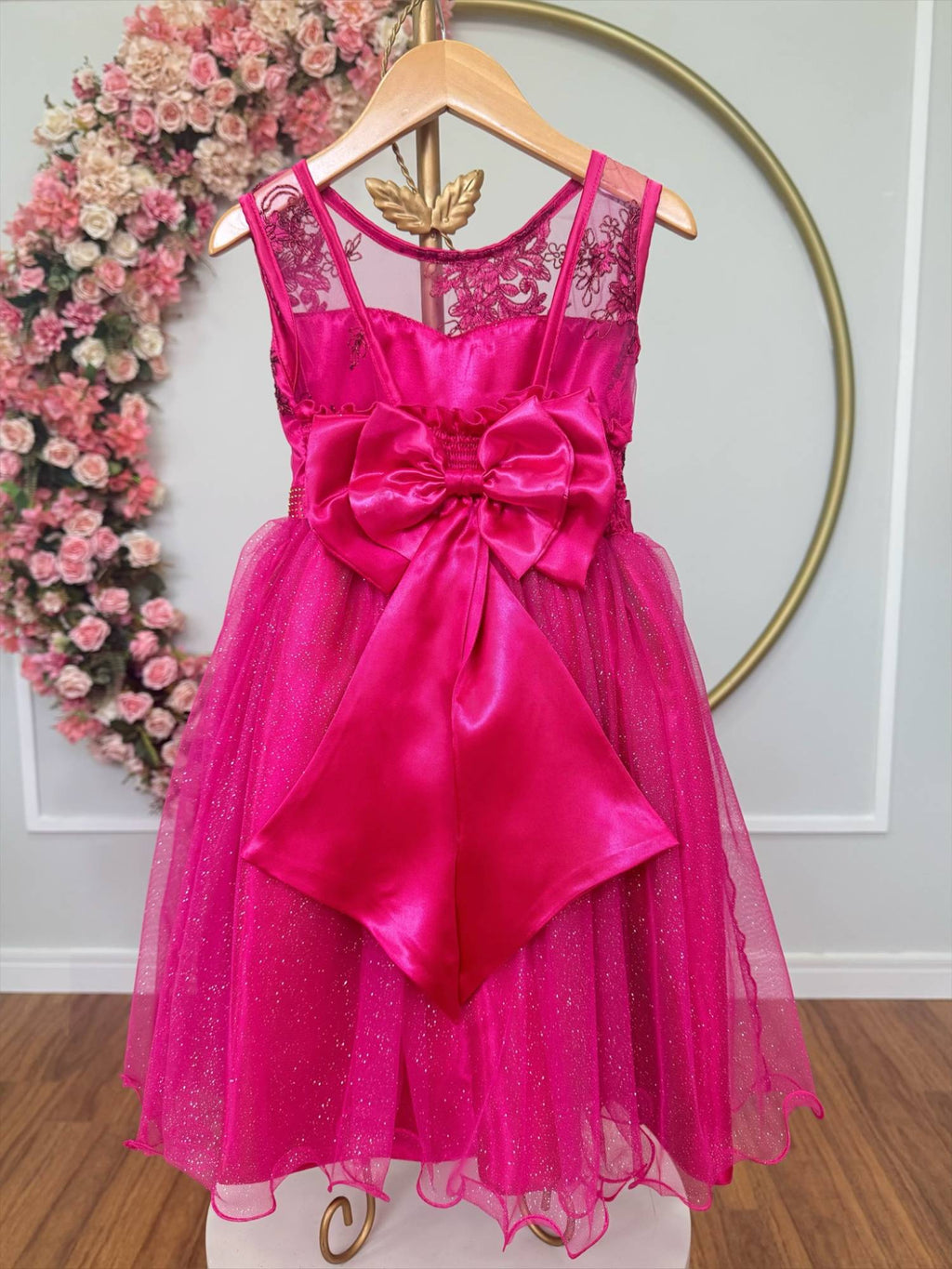 Vestido Infantil Rosa com Renda e Saia Brilhante com Cinto de Strass
