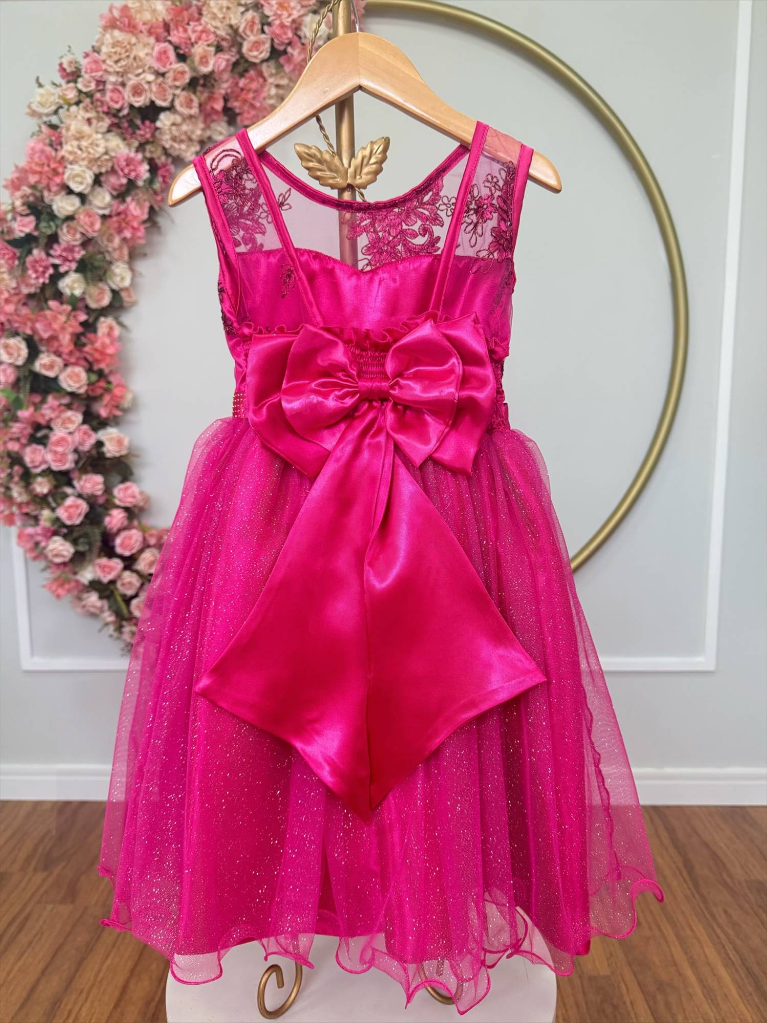 Vestido Infantil Rosa com Renda e Saia Brilhante com Cinto de Strass