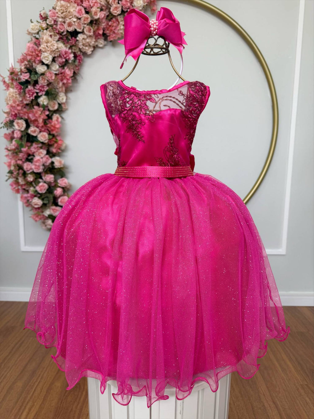 Vestido Infantil Rosa com Renda e Saia Brilhante com Cinto de Strass